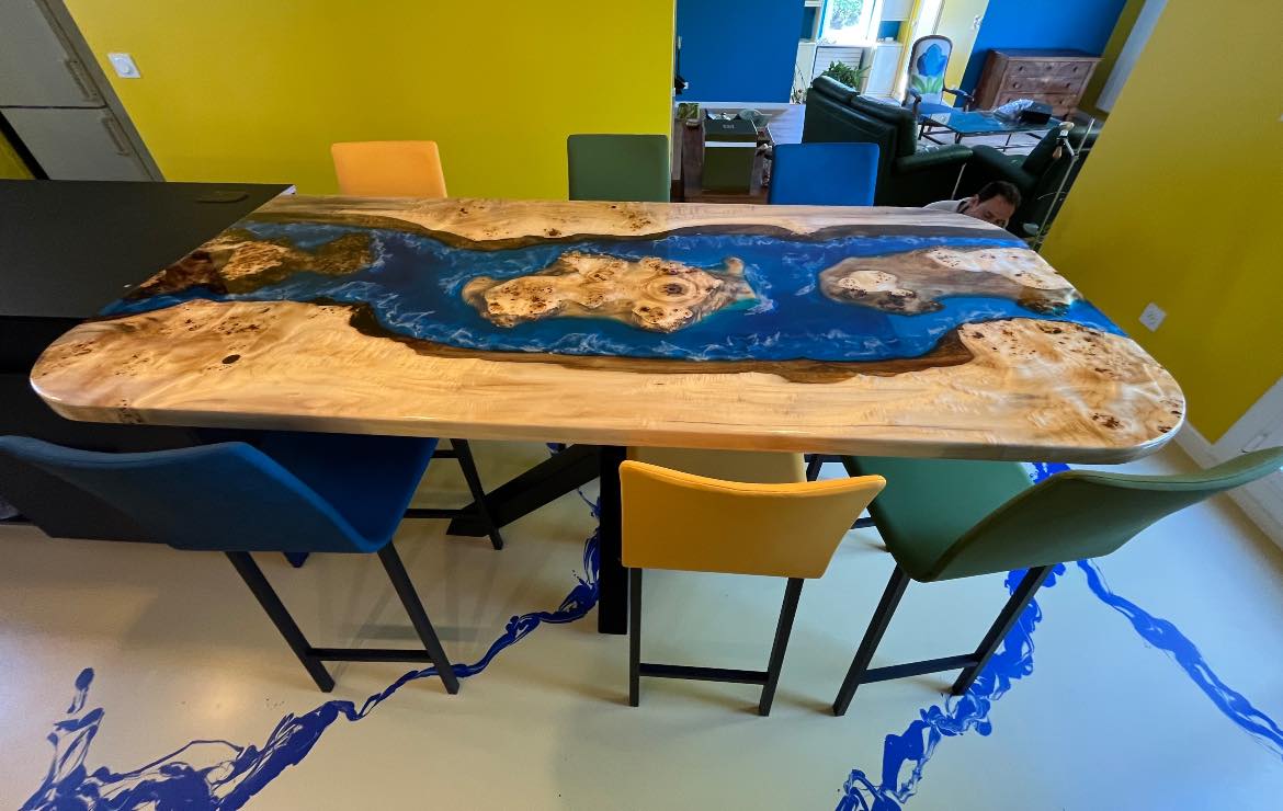 Sol en résine epoxy beige effet marbre